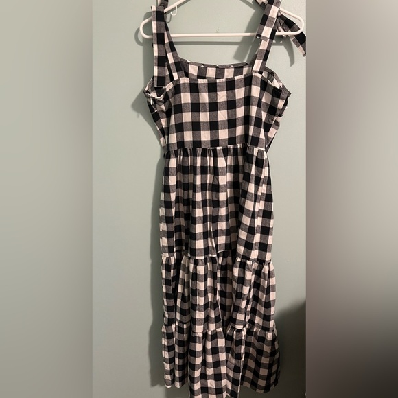 Adorable dress from SHEIN says size large but definitely looks like a size small - Picture 2 of 2